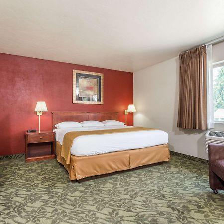 Days Inn By Wyndham Eugene Downtown/University Екстериор снимка