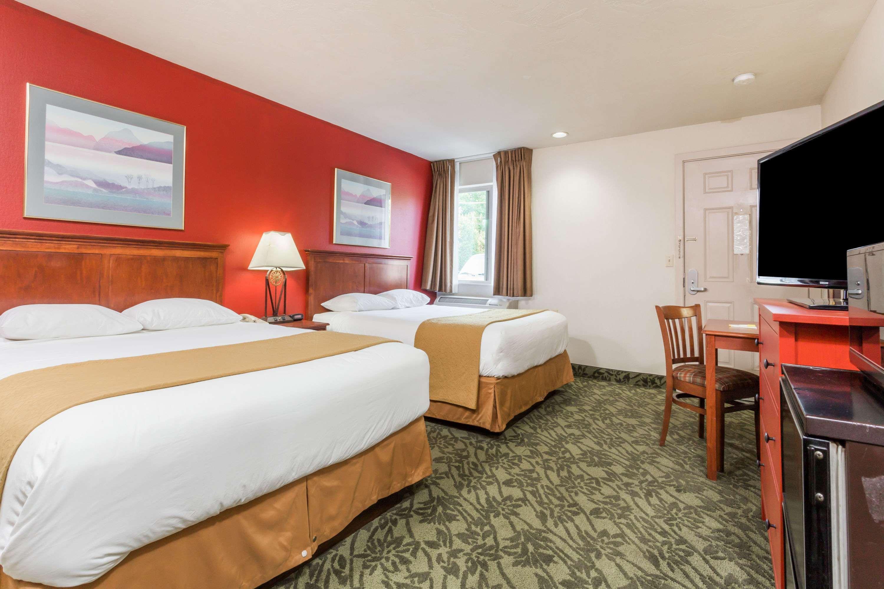 Days Inn By Wyndham Eugene Downtown/University Екстериор снимка