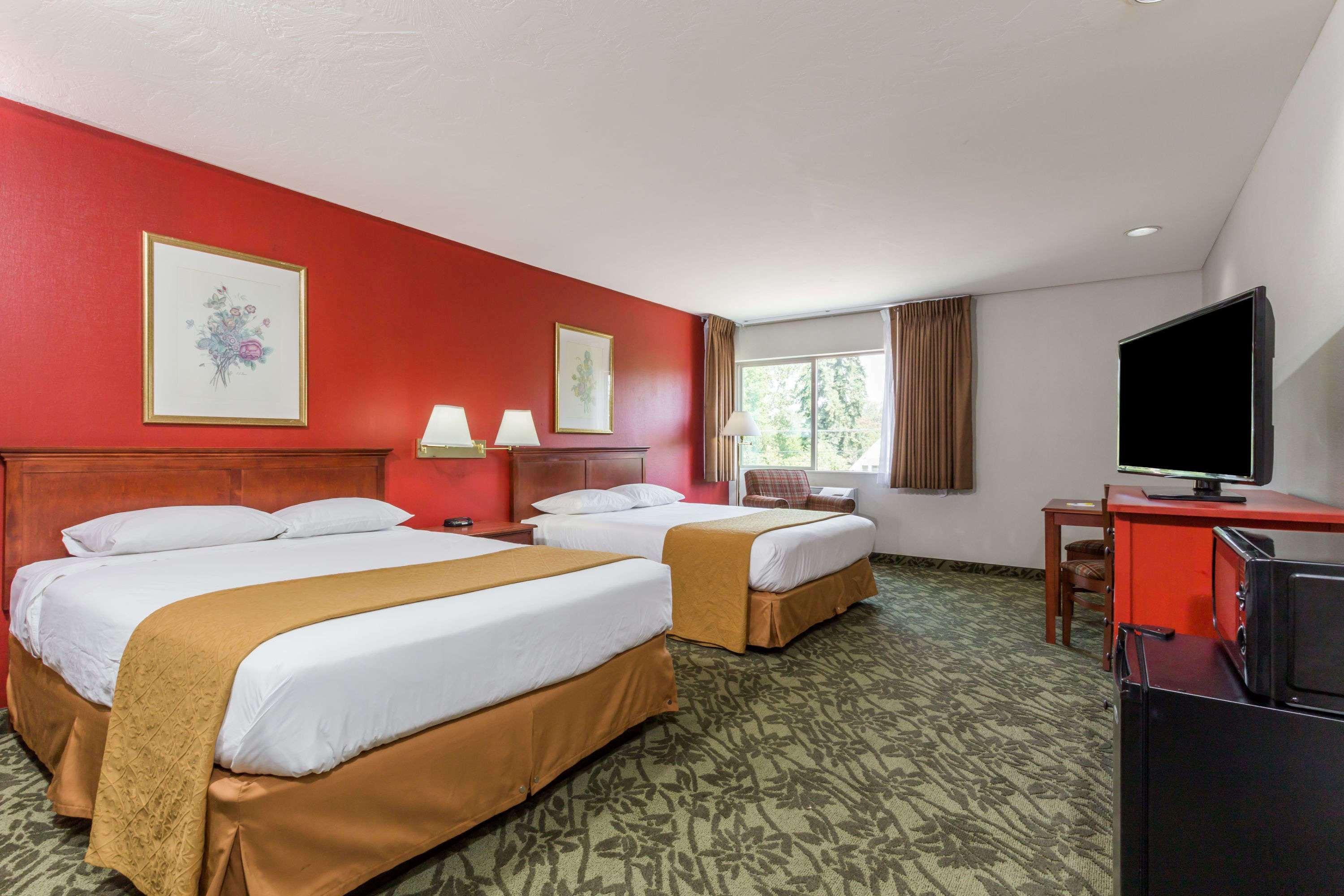 Days Inn By Wyndham Eugene Downtown/University Екстериор снимка