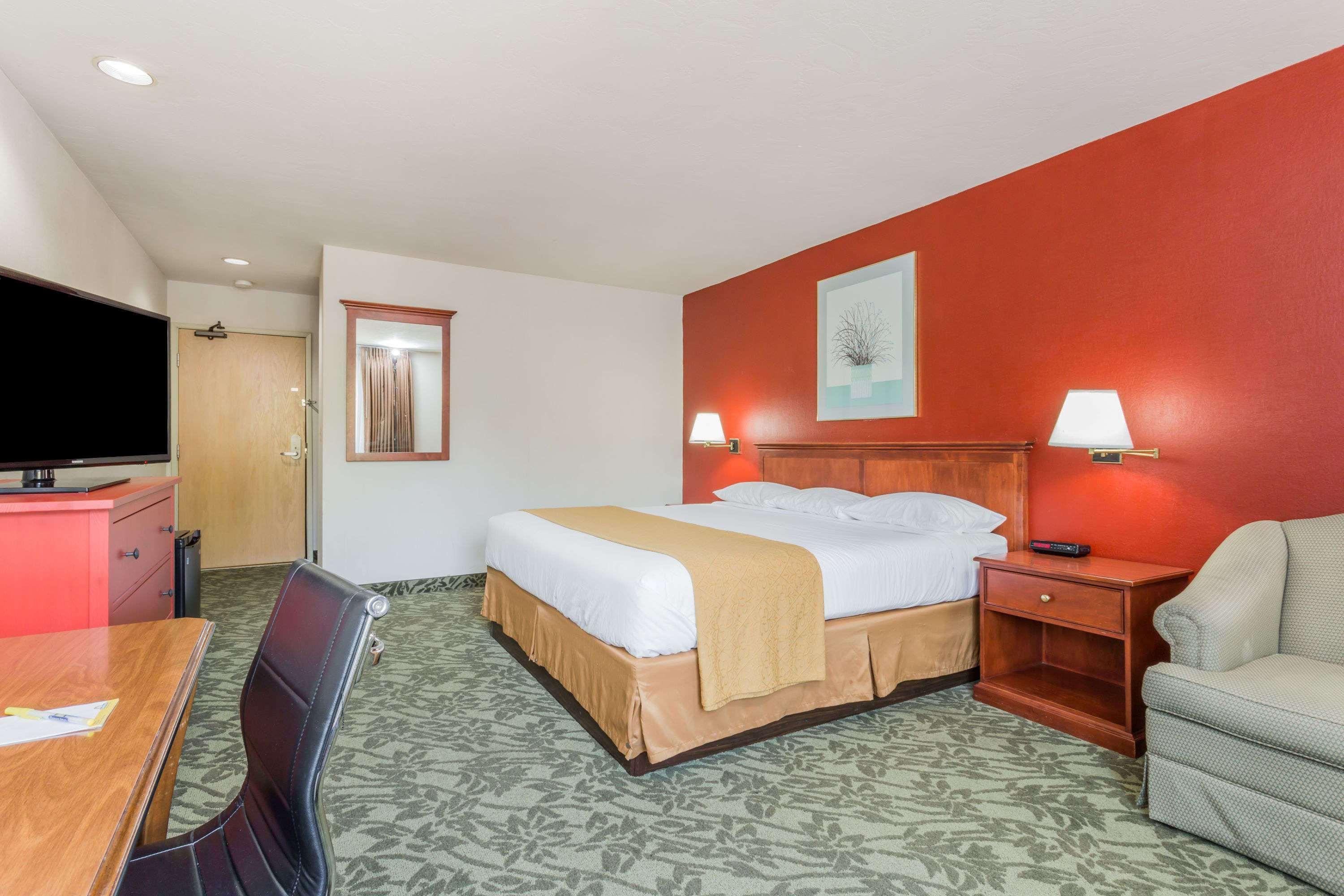 Days Inn By Wyndham Eugene Downtown/University Екстериор снимка