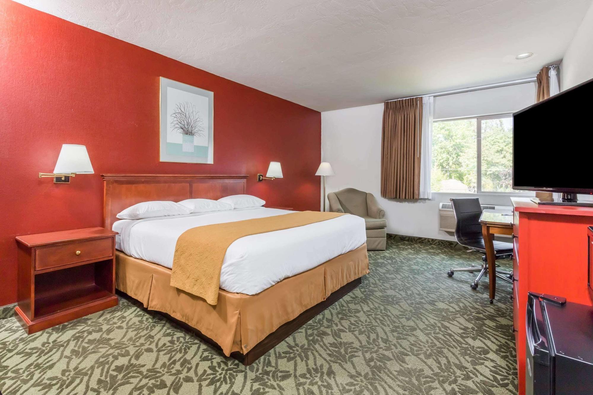 Days Inn By Wyndham Eugene Downtown/University Екстериор снимка