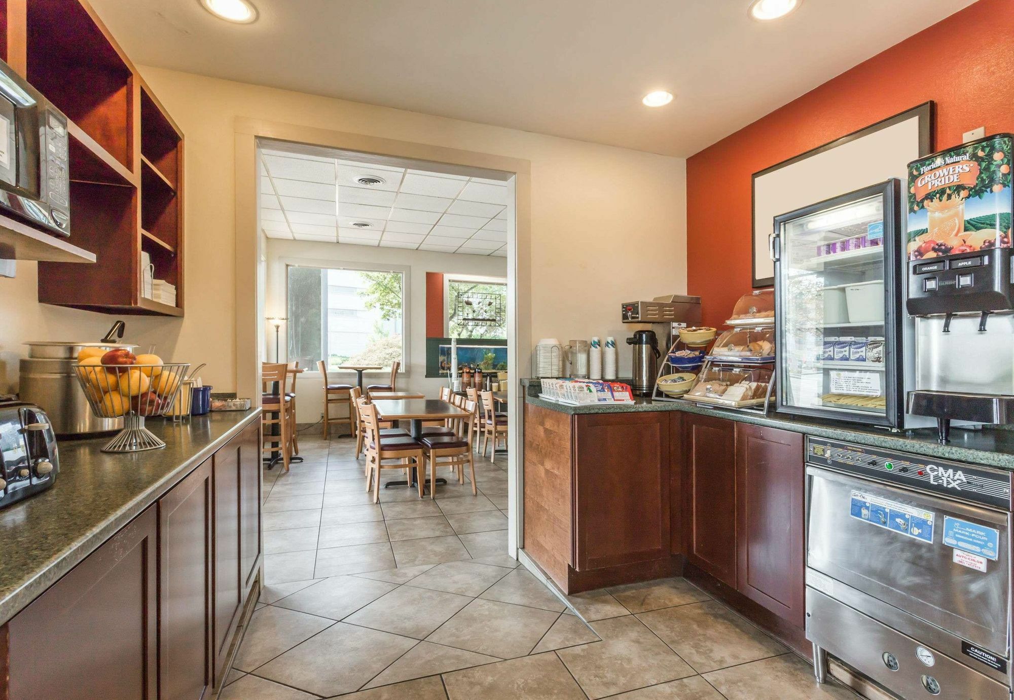 Days Inn By Wyndham Eugene Downtown/University Екстериор снимка